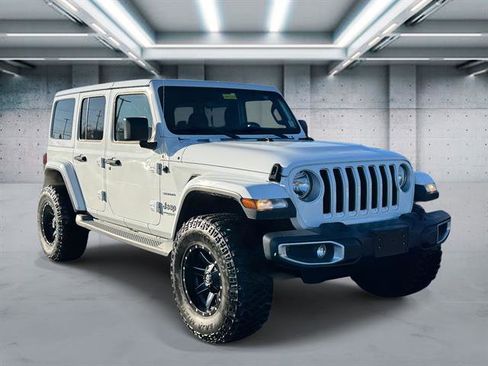 Used 2018 Jeep Wrangler Unlimited Sahara image 2