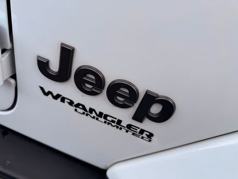 Used 2019 Jeep Wrangler Unlimited Sahara w/ Quick Order Package 24M Moab image 2