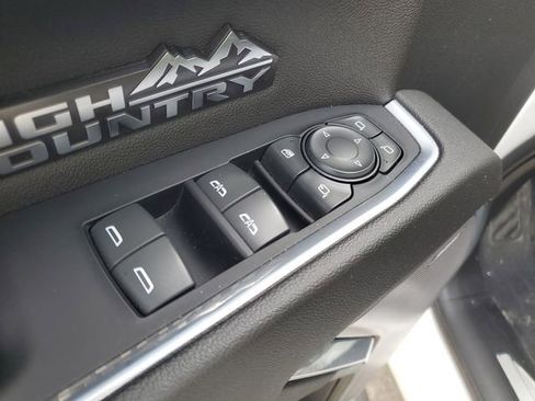 Used 2022 Chevrolet Silverado 1500 High Country w/ Technology Package image 9