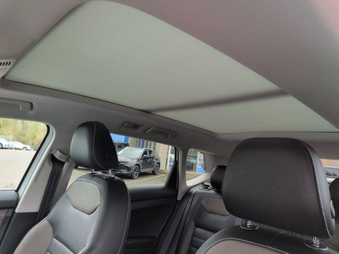 Used 2022 Volkswagen Taos SEL image 21