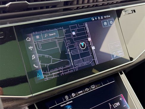 Used 2023 Audi Q8 Premium image 17