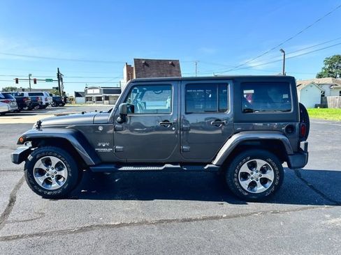 Used 2017 Jeep Wrangler Unlimited Sahara AWD/4WD image 4