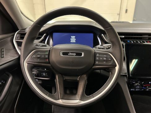 Used 2022 Jeep Grand Cherokee Limited 4xe w/ Luxury Tech Group II image 17