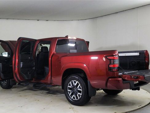 Used 2025 Nissan Frontier SL image 11