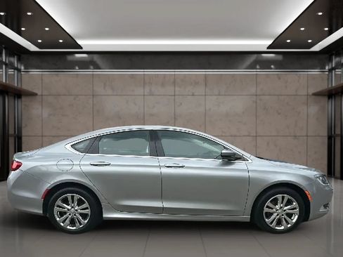 Used 2016 Chrysler 200 Limited FWD image 9