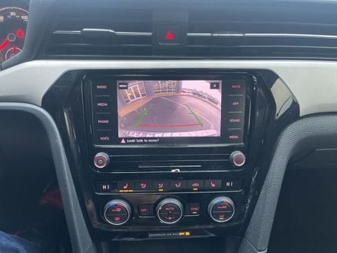 Used 2022 Volkswagen Passat 2.0T SE image 22