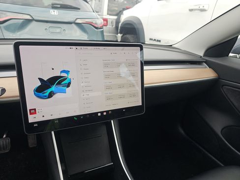 Used 2018 Tesla Model 3 Long Range image 18