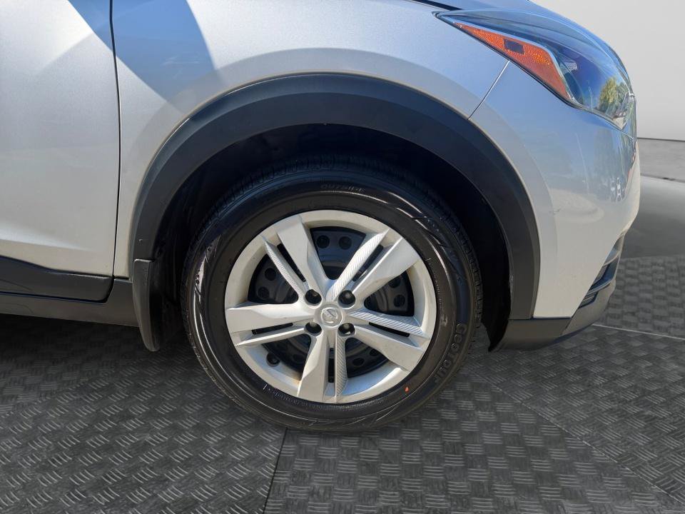 Used 2018 Nissan Kicks S FWD image 29