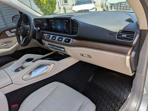 Used 2021 Mercedes-Benz GLS 450 4MATIC image 34
