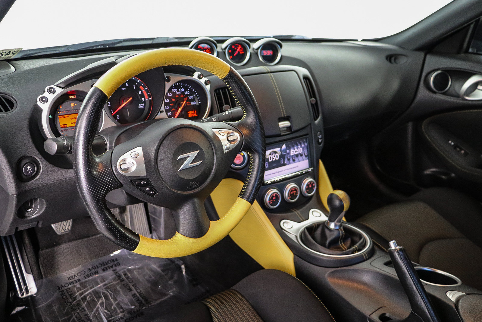 Used 2019 Nissan 370Z Coupe w/ Z34 Heritage Edition - White RWD image 13