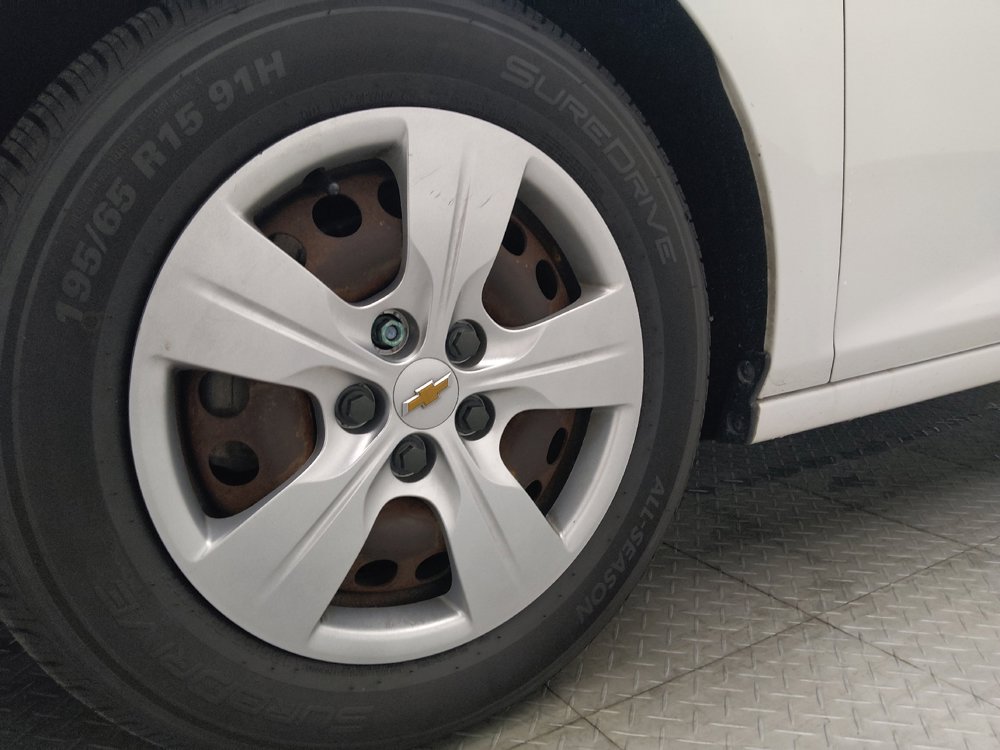 Used 2018 Chevrolet Cruze LS FWD image 31