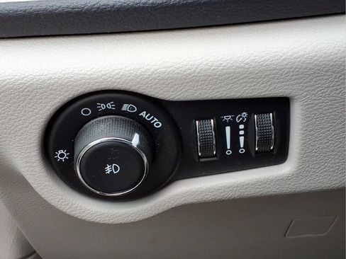 Used 2021 Chrysler Pacifica Touring-L FWD image 20