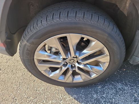 Used 2023 Toyota RAV4 XLE Premium FWD image 8
