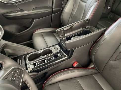 Certified 2022 Buick Envision Essence w/ Sport Touring Package image 25