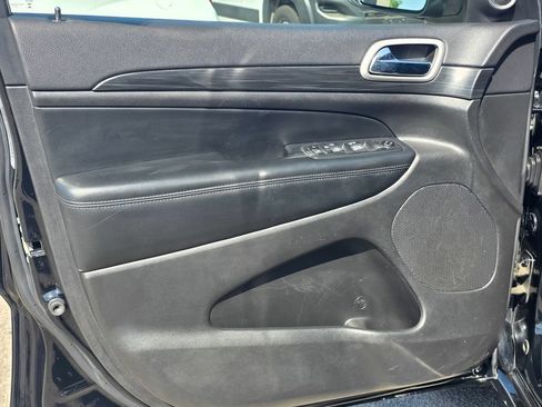 Used 2020 Jeep Grand Cherokee Altitude AWD/4WD image 13