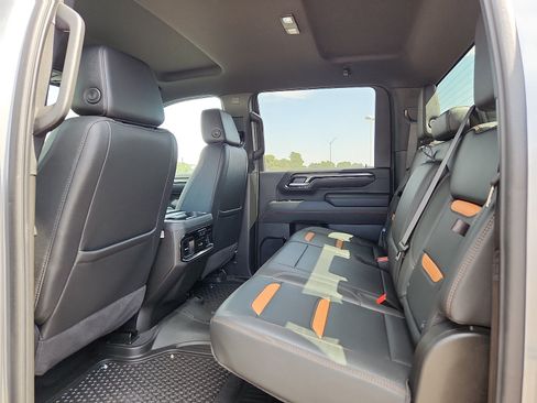 Used 2025 GMC Sierra 2500 AT4 AWD/4WD image 12