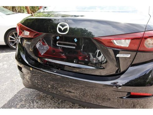 Used 2018 MAZDA MAZDA3 Sport FWD image 5