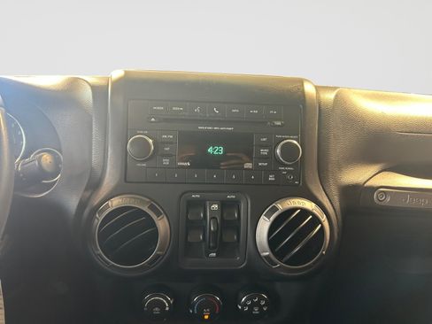 Used 2012 Jeep Wrangler Unlimited Sport AWD/4WD image 17