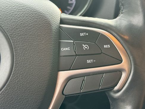 Used 2020 Jeep Grand Cherokee Altitude AWD/4WD image 31