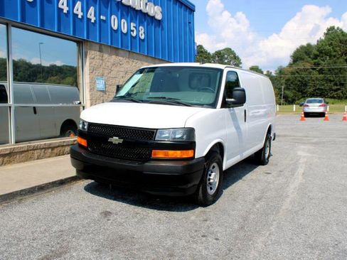 Used 2018 Chevrolet Express 2500 image 3