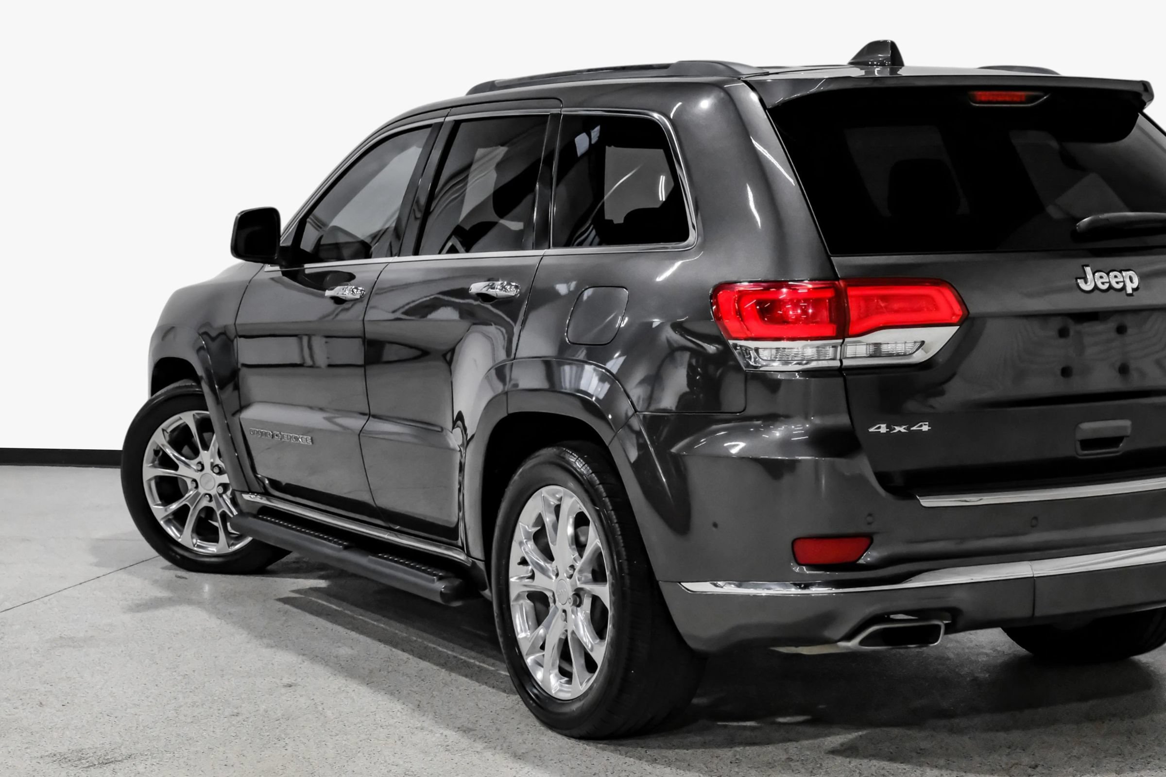 Used 2020 Jeep Grand Cherokee Summit w/ Skid Plate Group AWD/4WD image 14