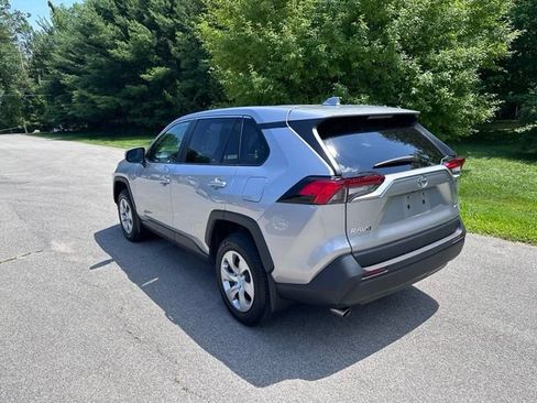 Used 2023 Toyota RAV4 LE AWD/4WD image 5