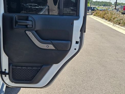 Used 2018 Jeep Wrangler Unlimited Sport S AWD/4WD image 13