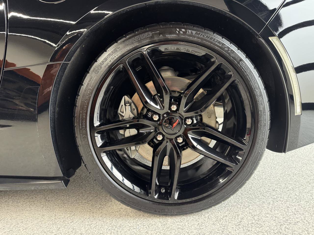 Used 2019 Chevrolet Corvette Stingray Coupe w/ 1LT RWD image 31