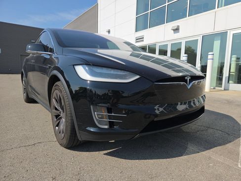 Used 2018 Tesla Model X 75D AWD/4WD image 30