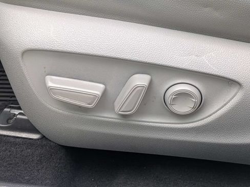 Used 2020 Toyota Highlander Limited FWD image 21