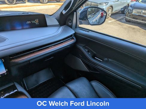 Certified 2025 Lincoln Navigator Black Label AWD/4WD image 19