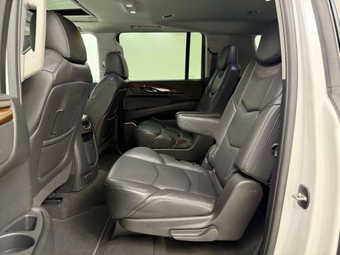 Used 2019 Cadillac Escalade ESV Luxury AWD/4WD image 23