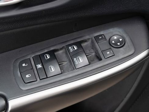 Used 2019 Jeep Cherokee Limited image 16