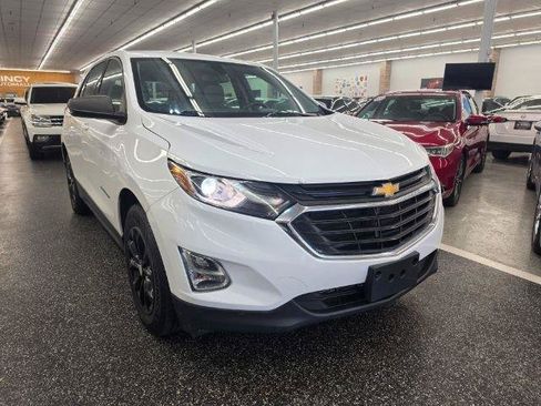 Used 2018 Chevrolet Equinox LS FWD image 3