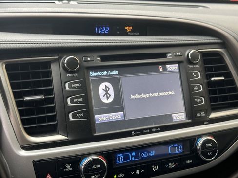 Used 2017 Toyota Highlander XLE AWD/4WD image 11