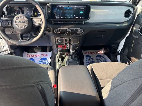 Certified 2025 Jeep Wrangler Willys 4xe image 38