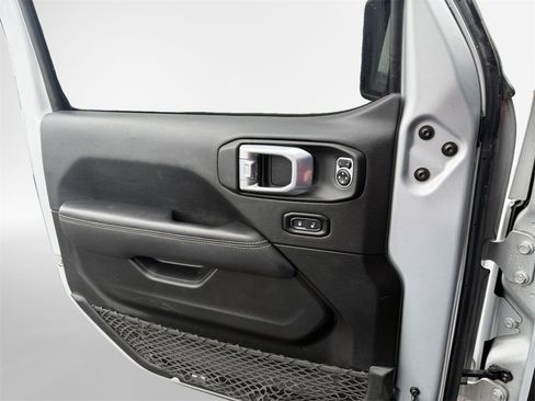 Certified 2022 Jeep Wrangler Unlimited Sahara image 16