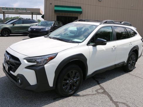 Used 2025 Subaru Outback Onyx Edition w/ Popular Package #2 AWD/4WD image 1