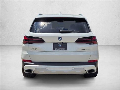 Used 2026 BMW X5 xDrive50e w/ Premium Package image 7