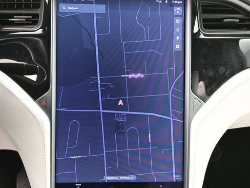 Used 2019 Tesla Model X Long Range image 31