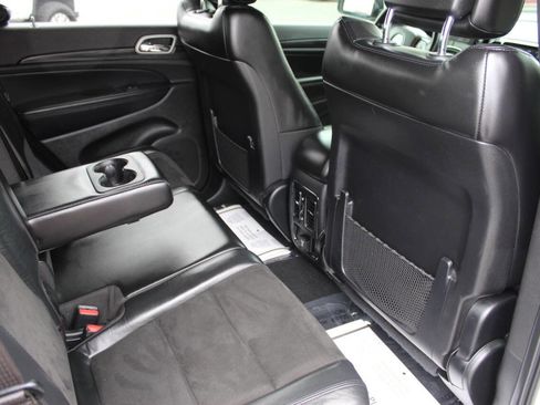 Used 2021 Jeep Grand Cherokee Laredo X image 11