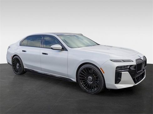 Used 2024 BMW i7 xDrive60 image 12