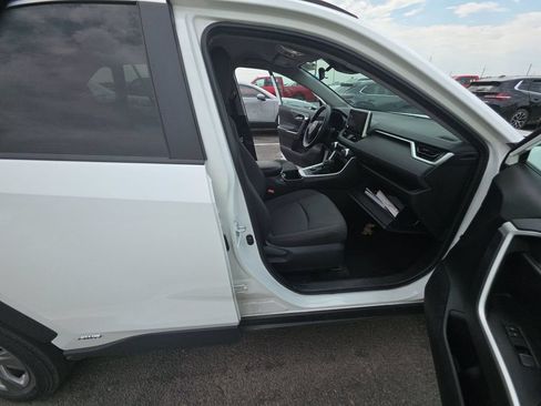 Used 2025 Toyota RAV4 XLE AWD/4WD image 10