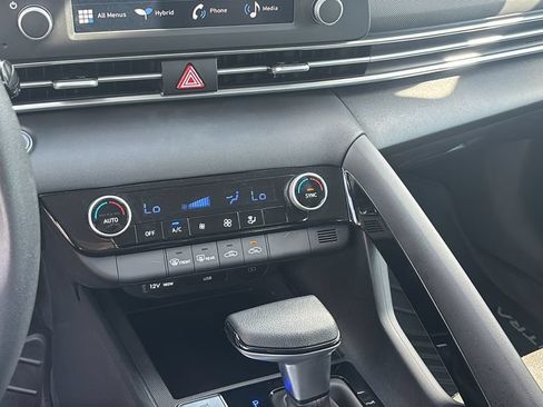 Used 2025 Hyundai Elantra Hybrid FWD image 20