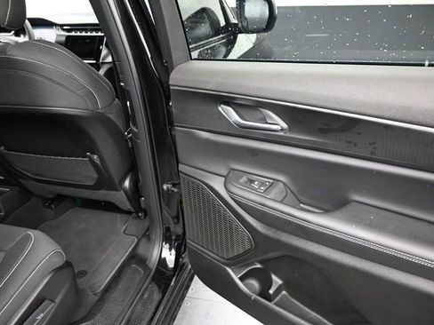 New 2025 Jeep Grand Cherokee L Laredo RWD image 21