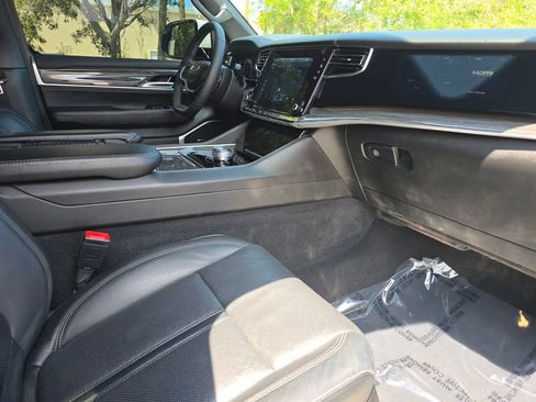 Used 2022 Jeep Wagoneer Series III w/ Flexible Seating Group RWD image 14