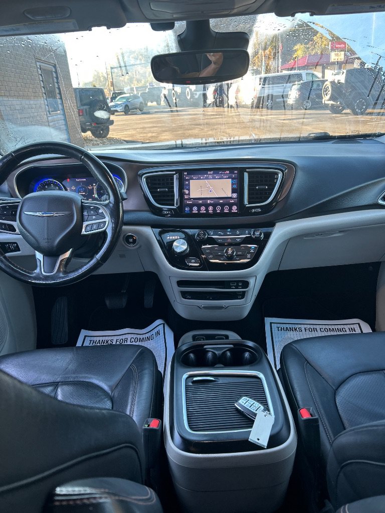 Used 2019 Chrysler Pacifica Touring-L Plus w/ Advanced Safetytec Group FWD image 11