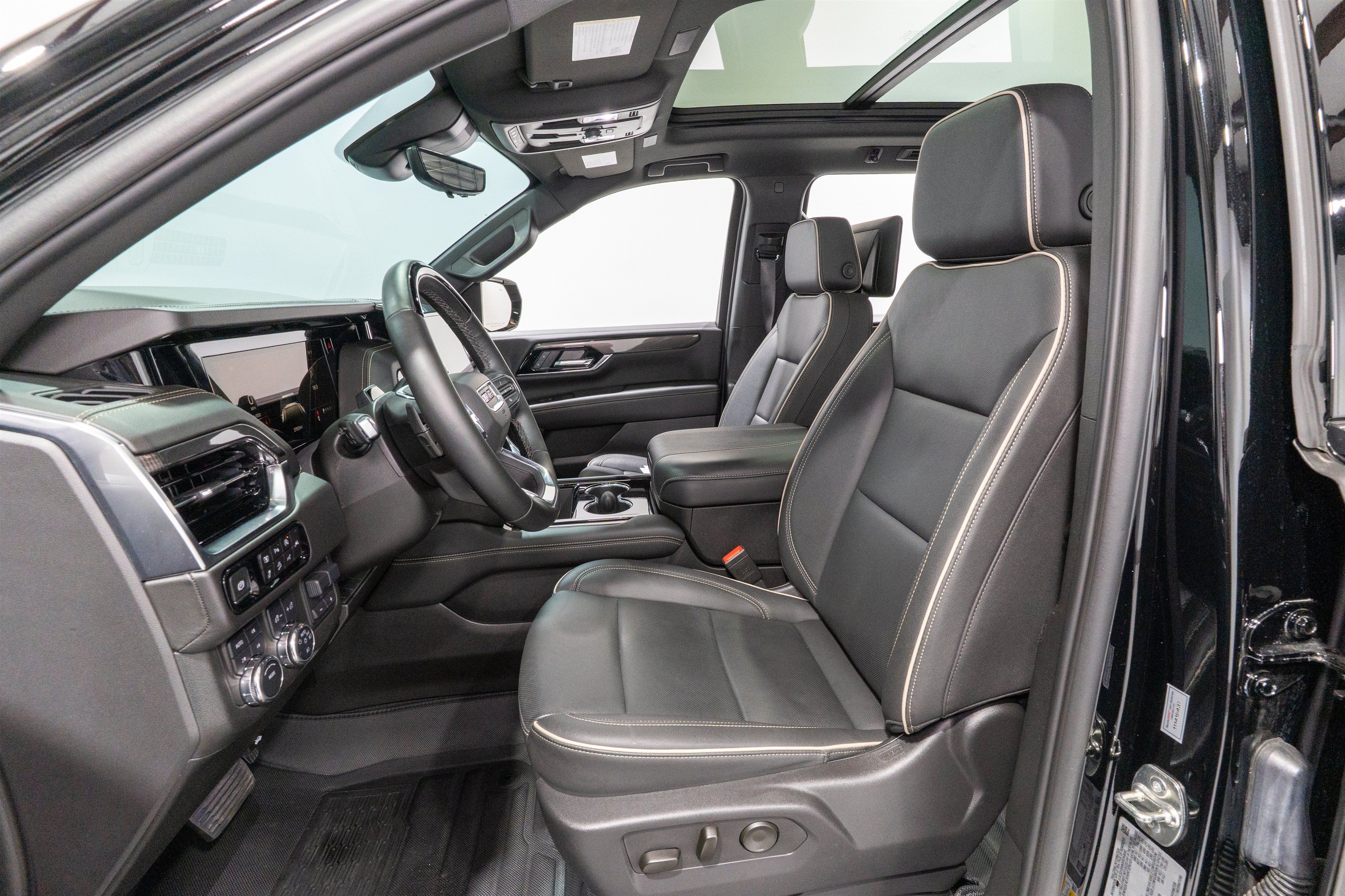 Used 2025 GMC Yukon XL Elevation w/ Elevation Premium Package AWD/4WD image 16