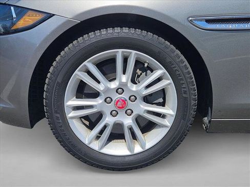 Used 2018 Jaguar XE Premium AWD/4WD image 22