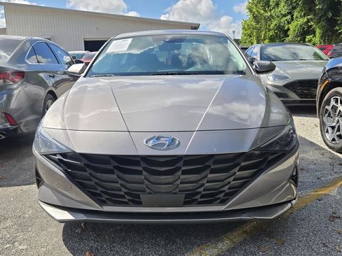 Used 2023 Hyundai Elantra SEL w/ Convenience Package FWD image 5
